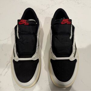 Jordan 1 Retro Low OG SP
Travis Scott Olive (Women's)